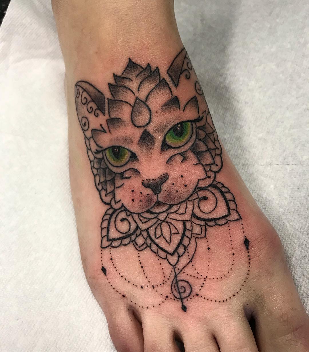 夔小姐脚背猫梵花纹身图案